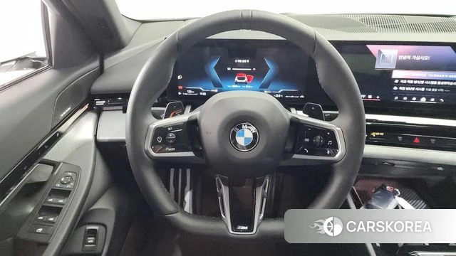 BMW 5 Series (G60) 2024 Белый из Кореи, фото 4