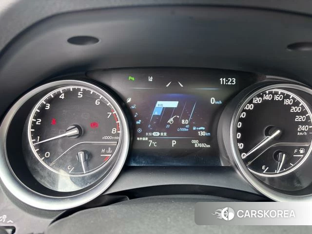 Toyota Camry 2023 Серебристо-серый из Китая, фото 4