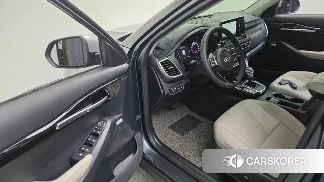 Kia Seltos 2021 Серый из Кореи, фото 4