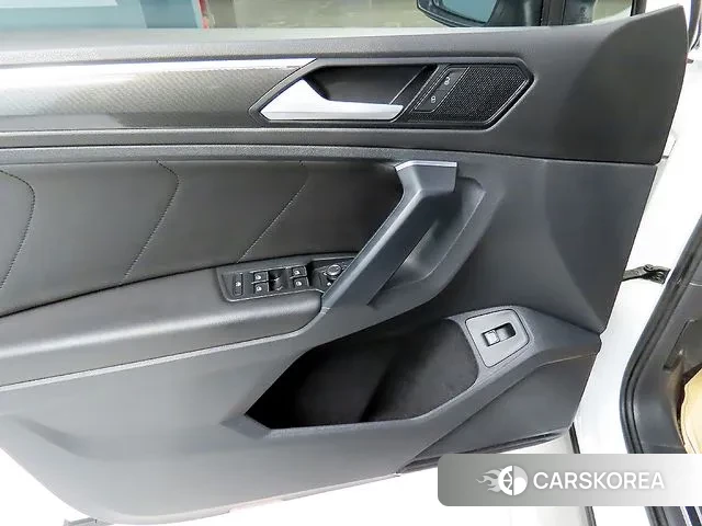 Volkswagen Tiguan second Generation 2020 Белый из Кореи, фото 4