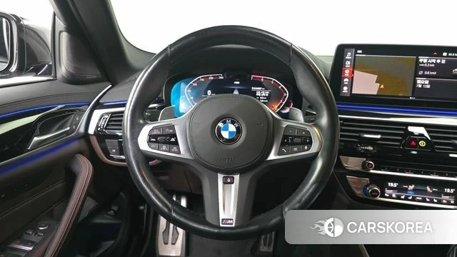 BMW 5 Series (G30) 2023 Серебристо-серый из Кореи, фото 4