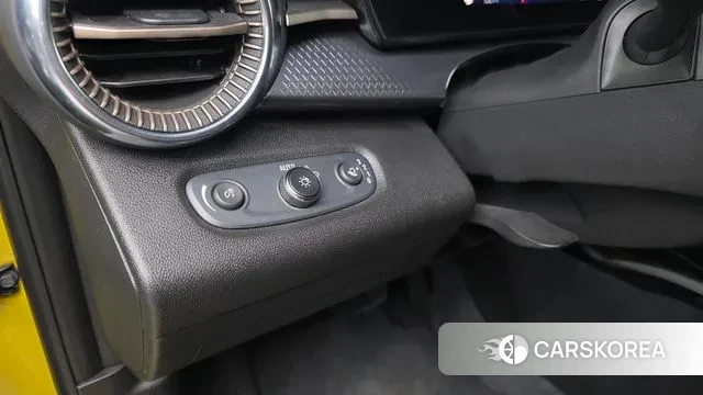 Chevrolet (GM Daewoo) Trax Crossover 2023 Желтый из Кореи, фото 4