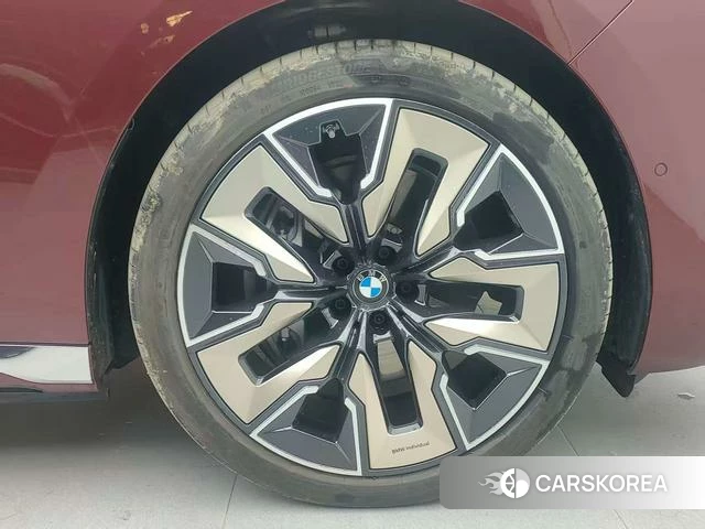 BMW i7 2025 Красный из Китая, фото 4