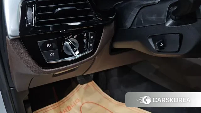 BMW 5 Series (G30) 2020 Серебристо-серый из Кореи, фото 4