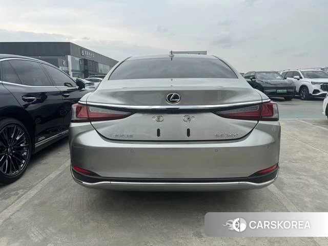 Lexus ES 2022 Серебристо-серый из Китая, фото 4