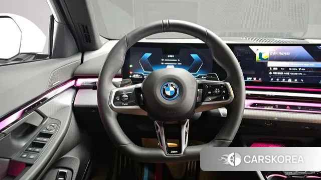 BMW 5 Series (G60) 2025 Белый из Кореи, фото 4