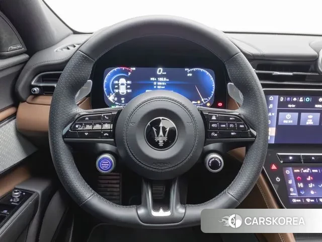 Maserati Grecale 2024 Светло-серебряный цвет из Кореи, фото 4