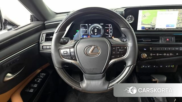 Lexus ES300h 7th generation 2023 Белый из Кореи, фото 4
