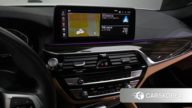 BMW 5 Series (G30) 2021 Белый из Кореи, фото 4