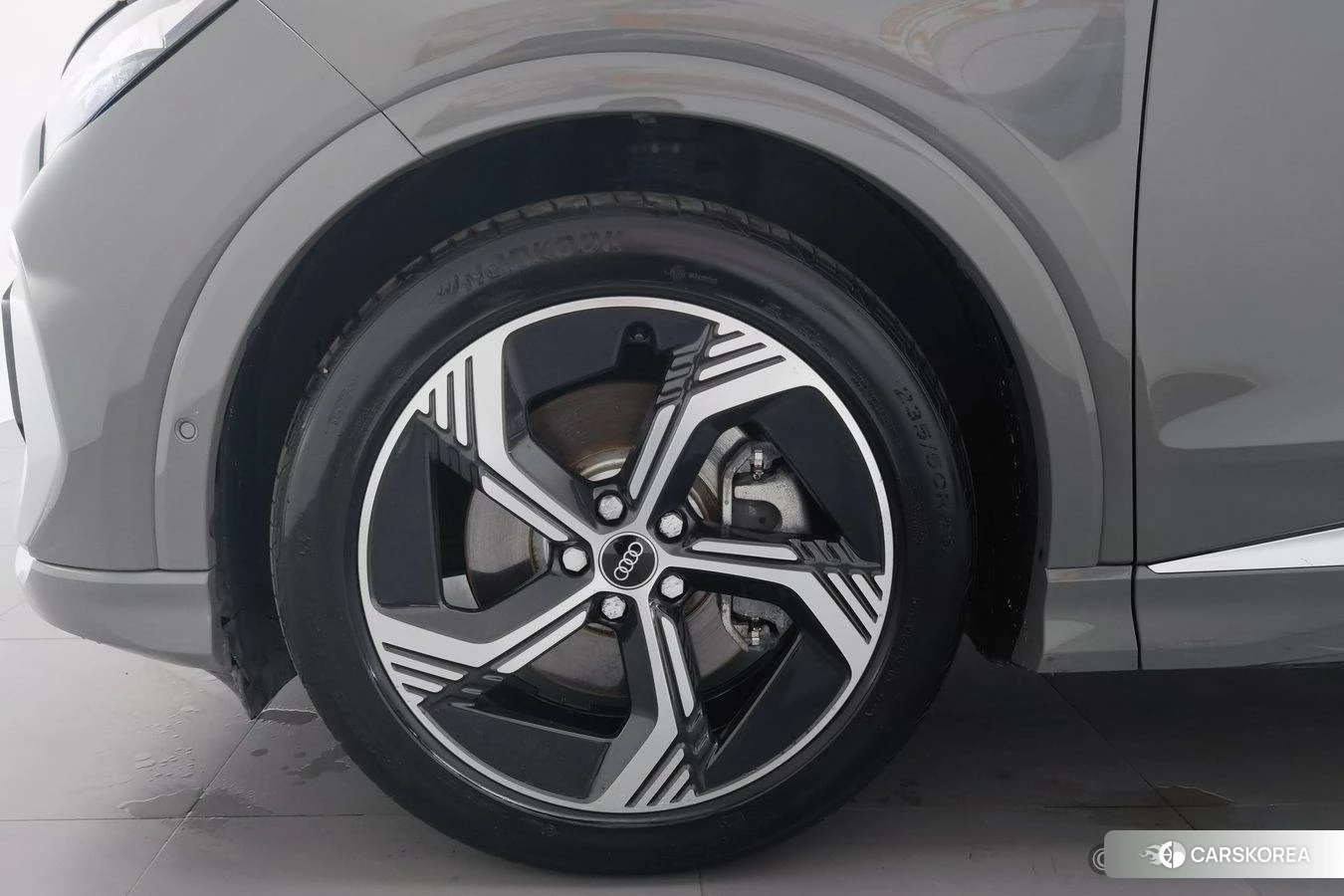 Audi Q4 e-tron 2023 Темно-серый из Китая, фото 4