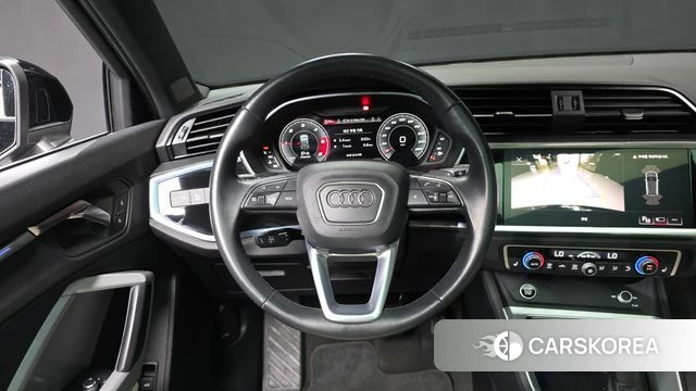 Audi Q3 (F3) 2023 Черный из Кореи, фото 4
