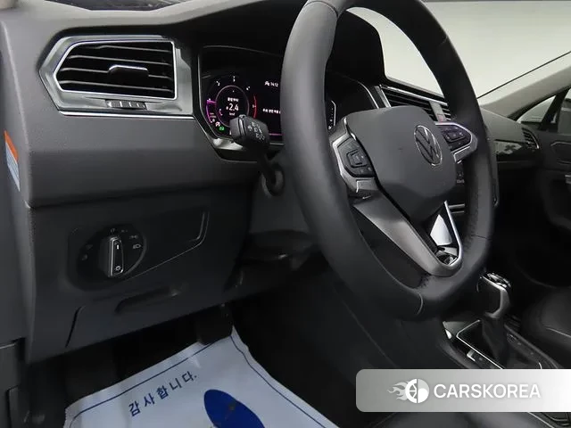 Volkswagen Tiguan second Generation 2022 Белый из Кореи, фото 4