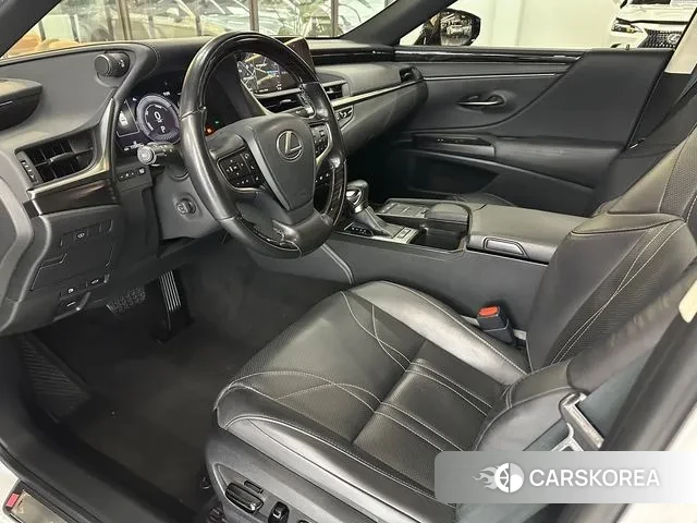 Lexus ES300h 7th generation 2021 Белый из Кореи, фото 4