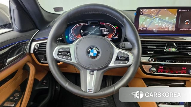 BMW 5 Series (G30) 2021 Серебристо-серый из Кореи, фото 4
