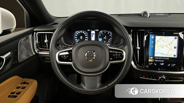 Volvo V60 Cross-Country 2nd Generation 2021 Белый из Кореи, фото 4
