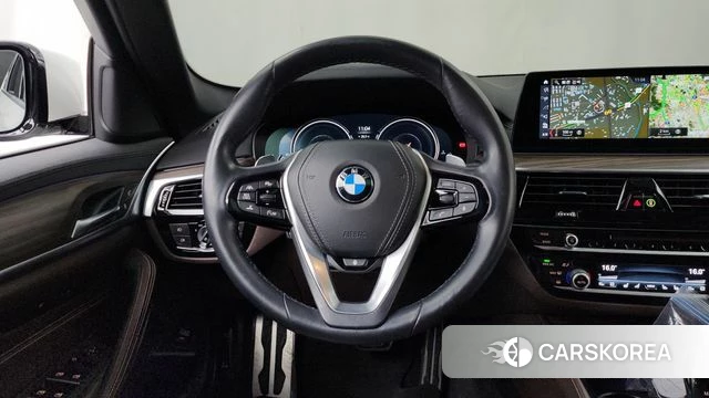 BMW 5 Series (G30) 2018 Белый из Кореи, фото 4