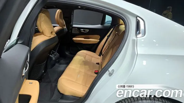 Volvo S60 3rd generation 2023 Белый из Кореи, фото 4