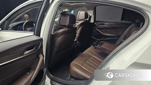 BMW 5 Series (G30) 2018 Белый из Кореи, фото 4