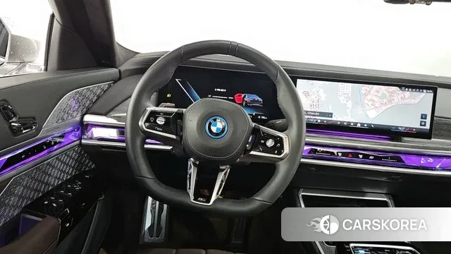 BMW i7 (G70) 2023 Серебряный двухцветный из Кореи, фото 4