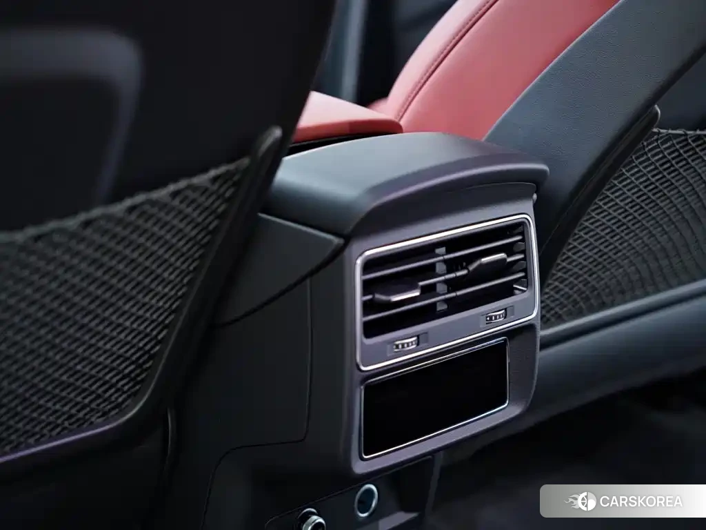 Audi SQ7 2024 Silver/gray из Китая, фото 4