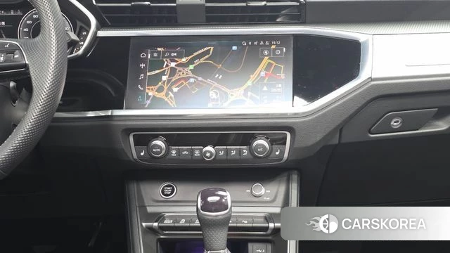 Audi Q3 (F3) 2023 Серый из Кореи, фото 4