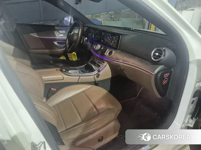 Mercedes-Benz E-Class W213 2022 Белый из Кореи, фото 4