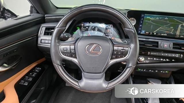 Lexus ES300h 7th generation 2023 Черный из Кореи, фото 4