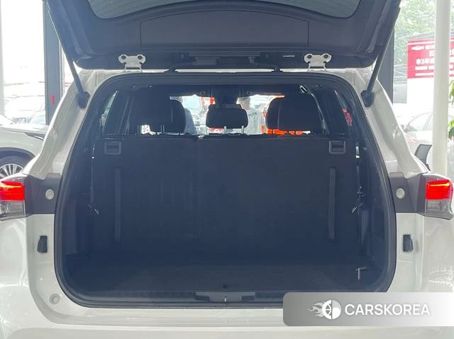 Toyota Crown Lufang 2021 Белый из Китая, фото 4