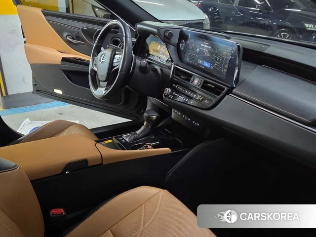 Lexus ES300h 7th generation 2023 Черный из Кореи, фото 4