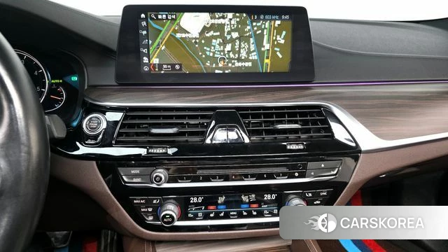 BMW 5 Series (G30) 2018 Белый из Кореи, фото 4