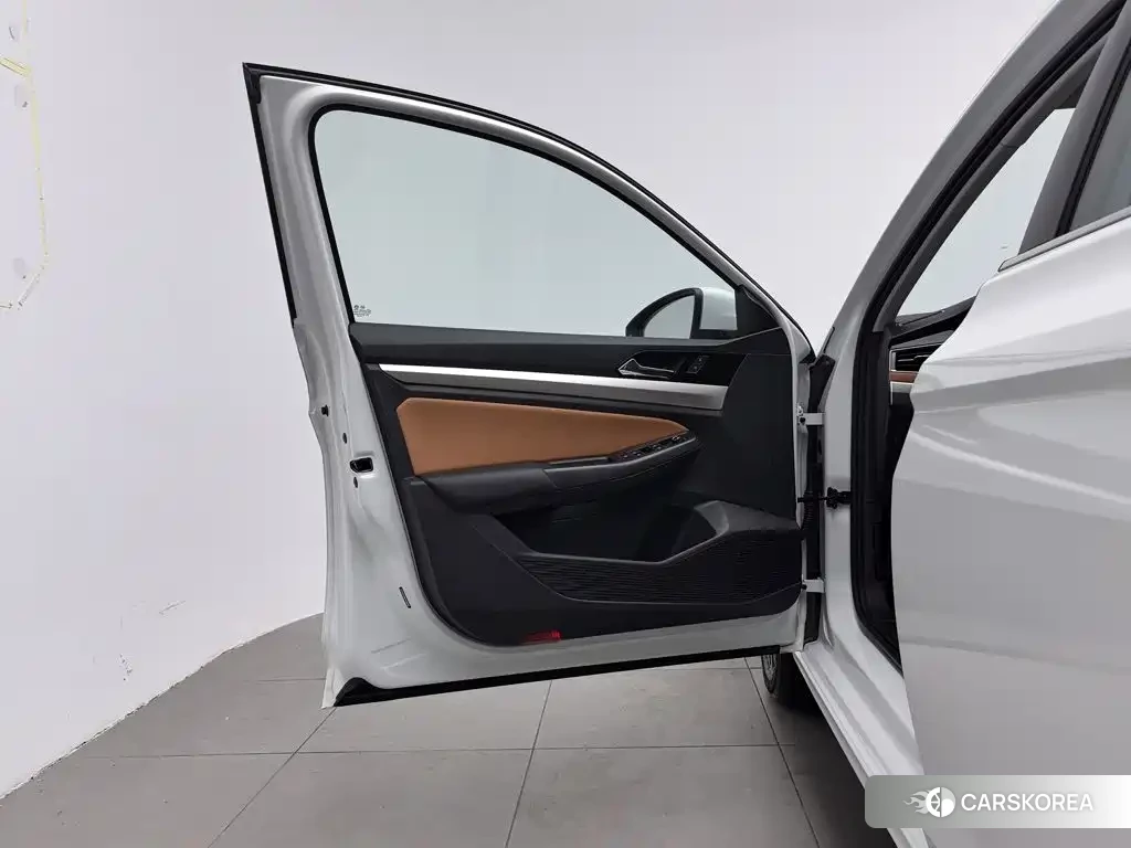 Volkswagen Bora 2023 Белый из Китая, фото 4