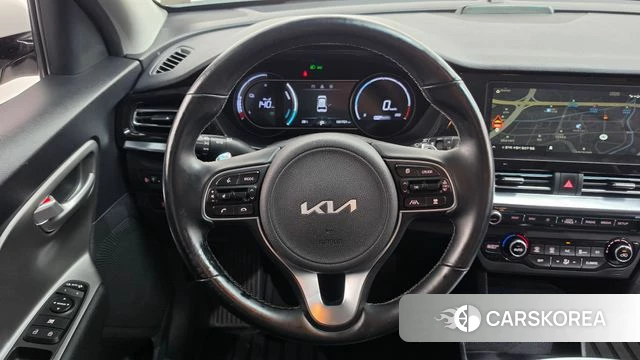 Kia Niro Plus 2023 Белый из Кореи, фото 4