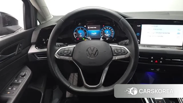 Volkswagen Golf 8th Generation 2024 Черный из Кореи, фото 4