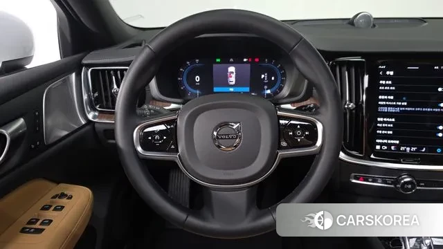 Volvo V60 Cross-Country 2nd Generation 2023 Белый из Кореи, фото 4