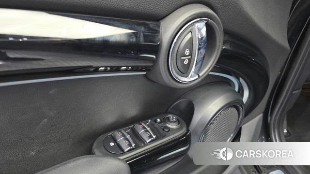 Mini Cooper 2023 Черный из Кореи, фото 4
