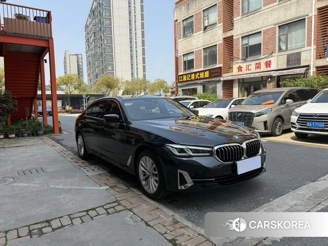 BMW 5 series 2022 Черный из Китая, фото 4