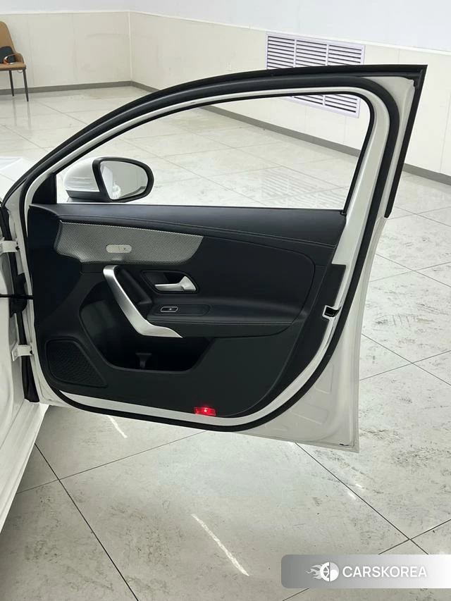 Mercedes-Benz Class A 2023 Белый из Китая, фото 4