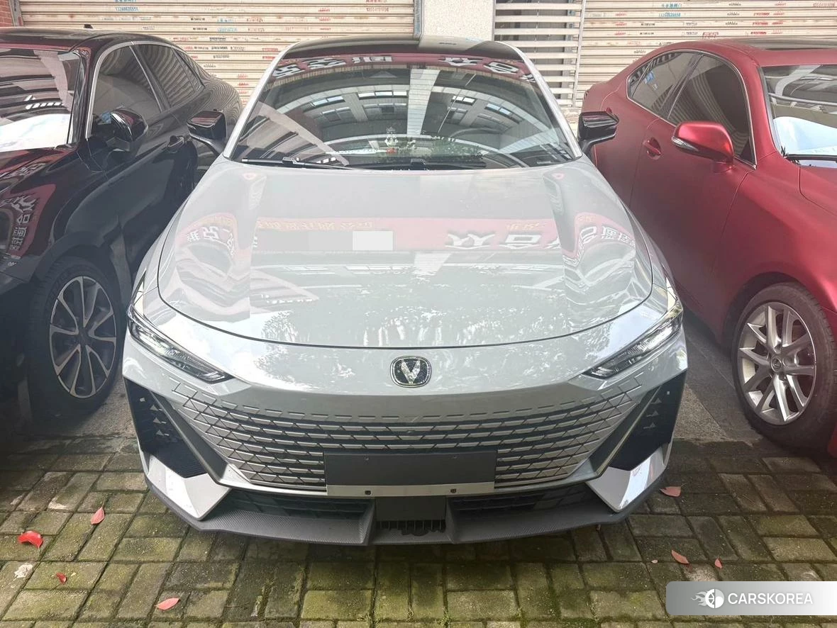 Chang'an UNI-V 2023 Серебристо-серый из Китая, фото 4
