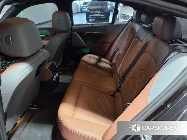 BMW 5 Series (G60) 2024 Серый из Кореи, фото 4