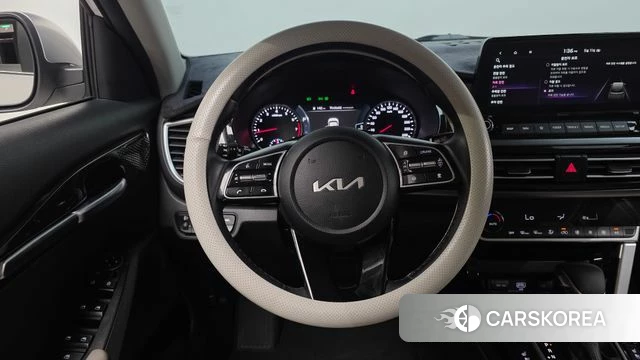 Kia Seltos 2022 Белый из Кореи, фото 4