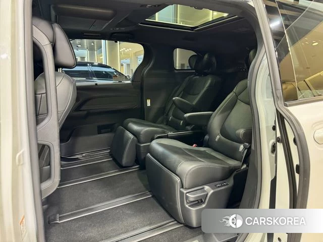 Toyota Saina 2024 Белый из Китая, фото 4