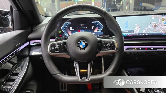 BMW 5 Series (G60) 2023 Светло-серебряный цвет из Кореи, фото 4