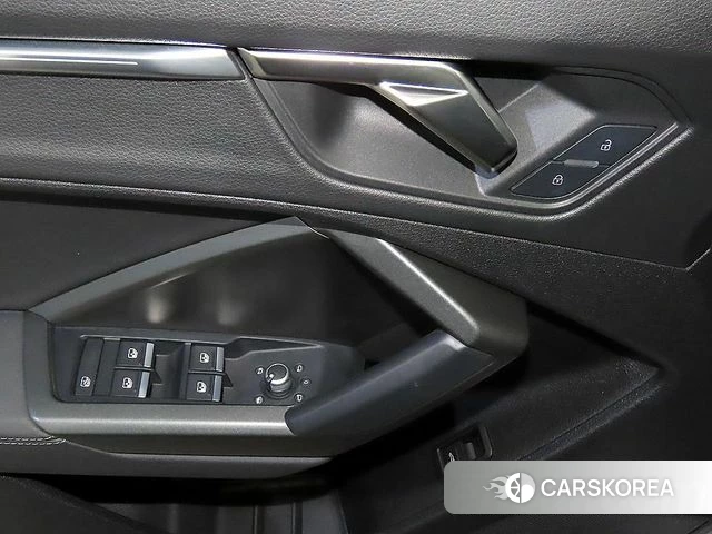 Audi Q3 (F3) 2022 Белый из Кореи, фото 4