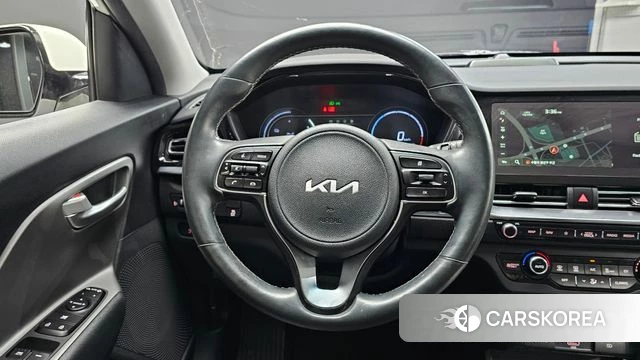 Kia Niro Plus 2022 Белый из Кореи, фото 4