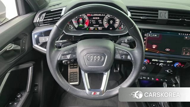 Audi Q3 (F3) 2022 Белый из Кореи, фото 4