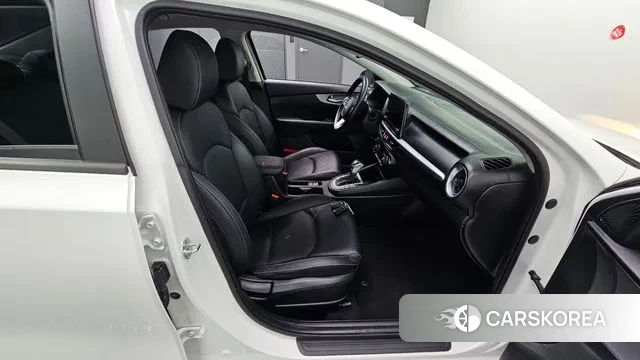 Kia The New K3 2nd generation 2021 Белый из Кореи, фото 4