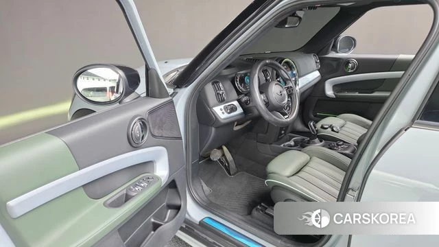 Mini Cooper Countryman 2022 Светло-серебряный цвет из Кореи, фото 4