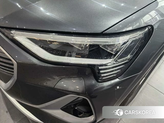 Audi e-tron 2026 Темно-серый из Китая, фото 4