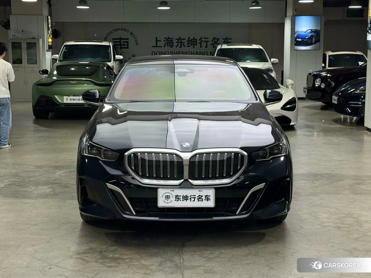 BMW 5 series 2024 Черный из Китая, фото 4