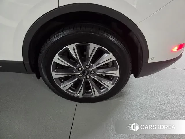 Lincoln Corsair 2021 Жемчужный цвет из Кореи, фото 4